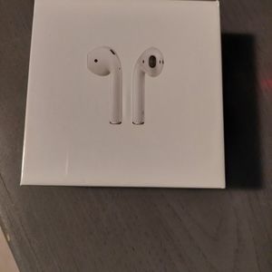 Apple airpods with wireless charging case brand new